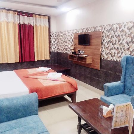 Hotel Vishal Palace Unnao ภายนอก รูปภาพ
