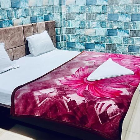 Hotel Vishal Palace Unnao ภายนอก รูปภาพ