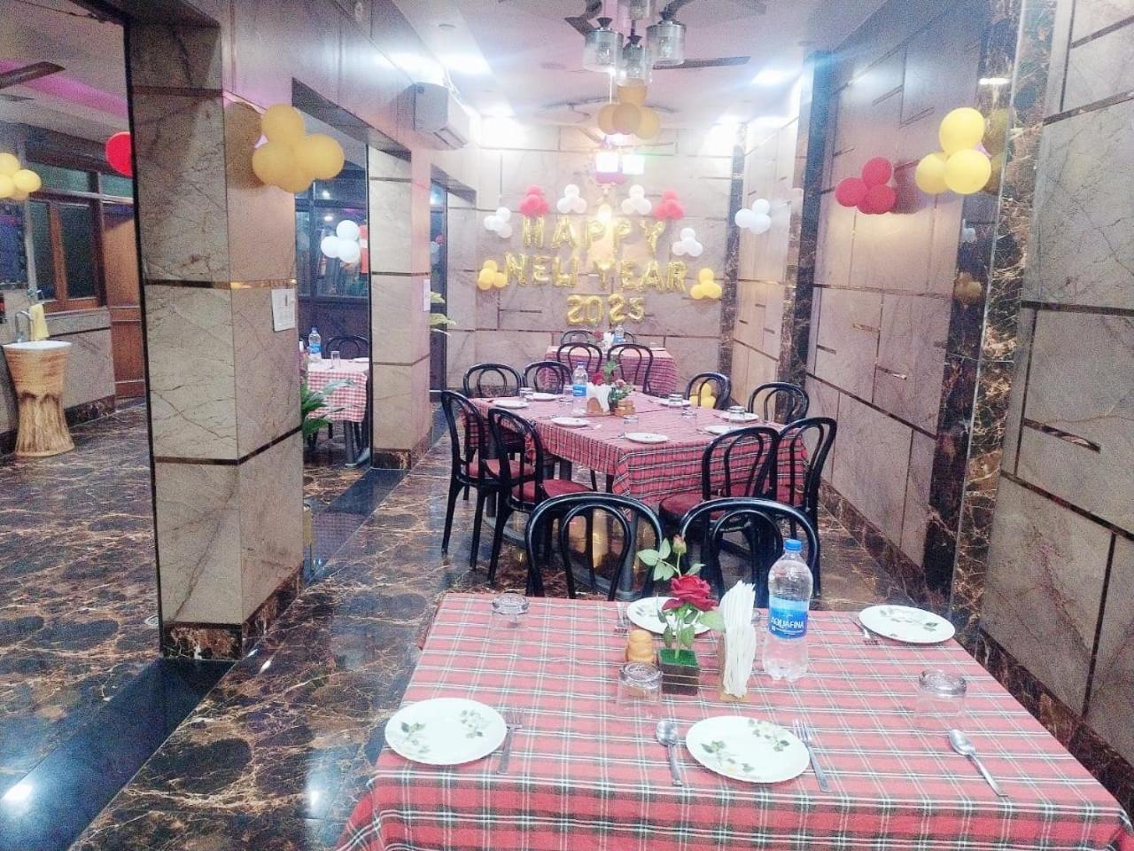 Hotel Vishal Palace Unnao ภายนอก รูปภาพ