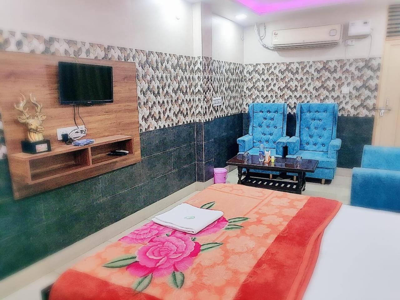 Hotel Vishal Palace Unnao ภายนอก รูปภาพ