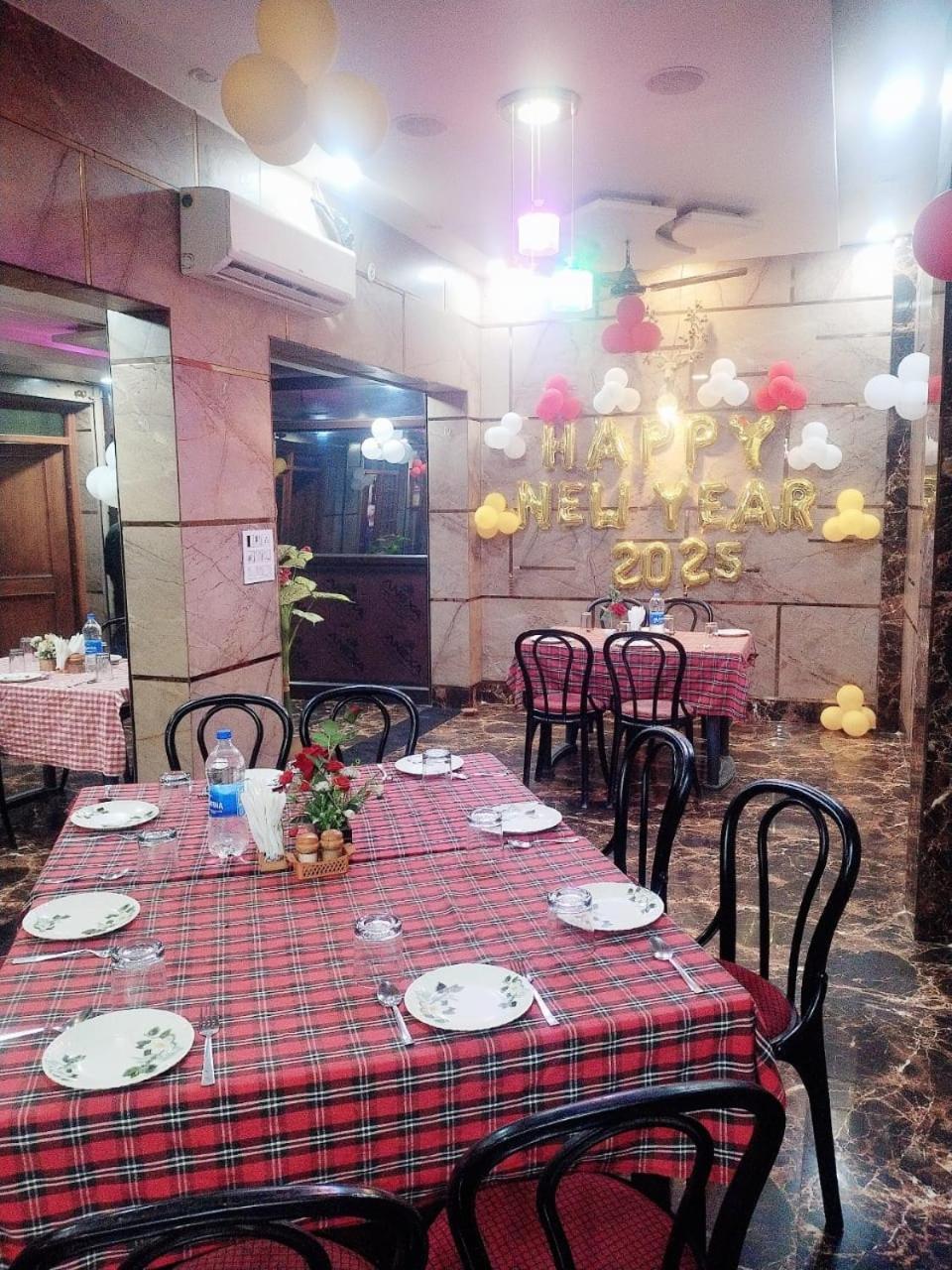 Hotel Vishal Palace Unnao ภายนอก รูปภาพ