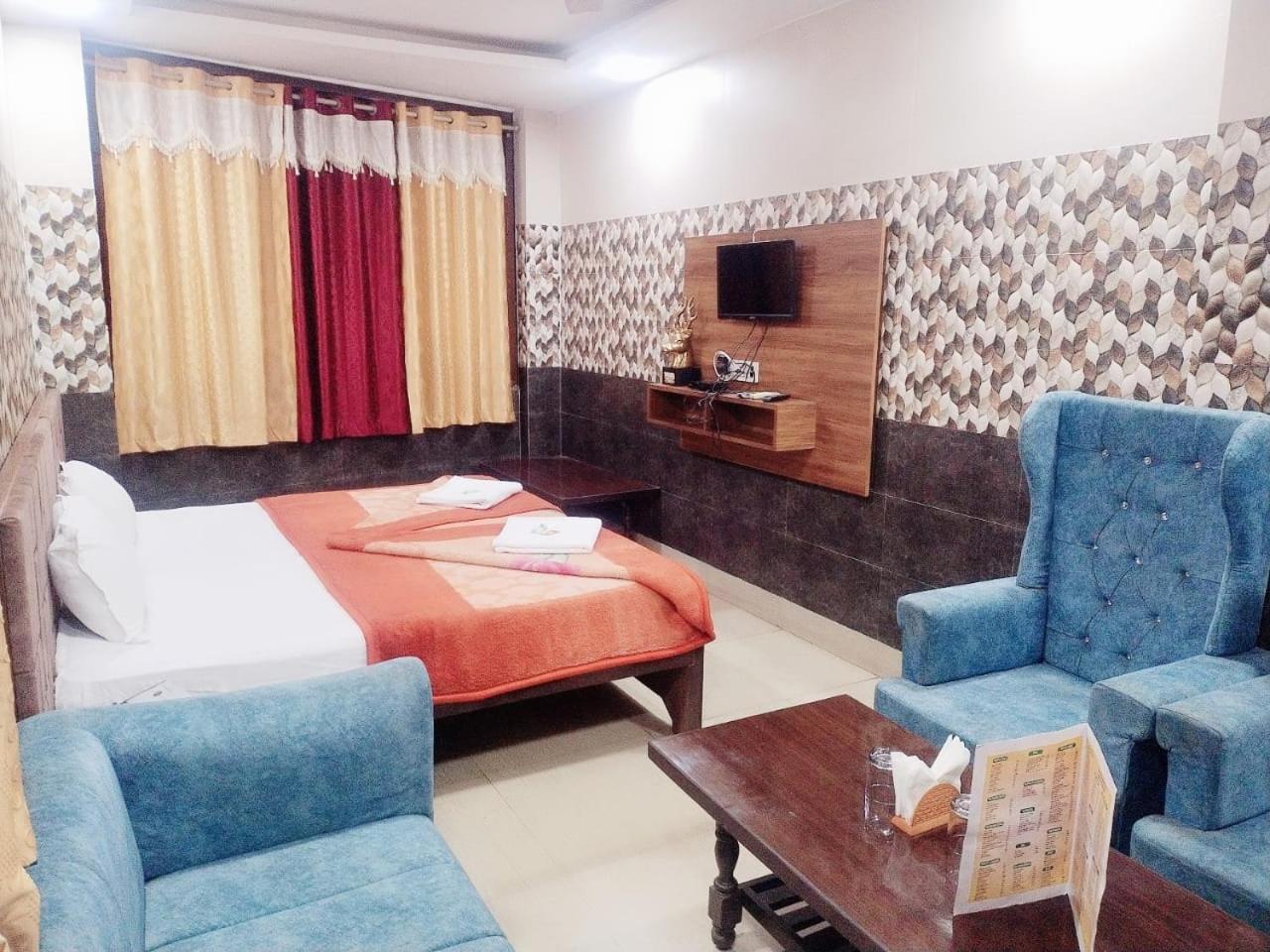 Hotel Vishal Palace Unnao ภายนอก รูปภาพ