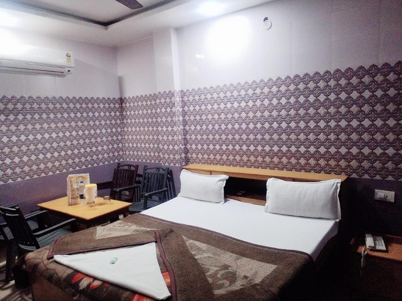 Hotel Vishal Palace Unnao ภายนอก รูปภาพ