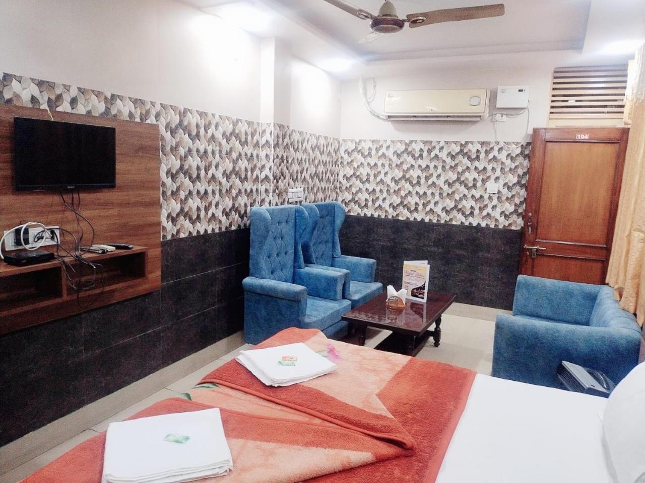 Hotel Vishal Palace Unnao ภายนอก รูปภาพ
