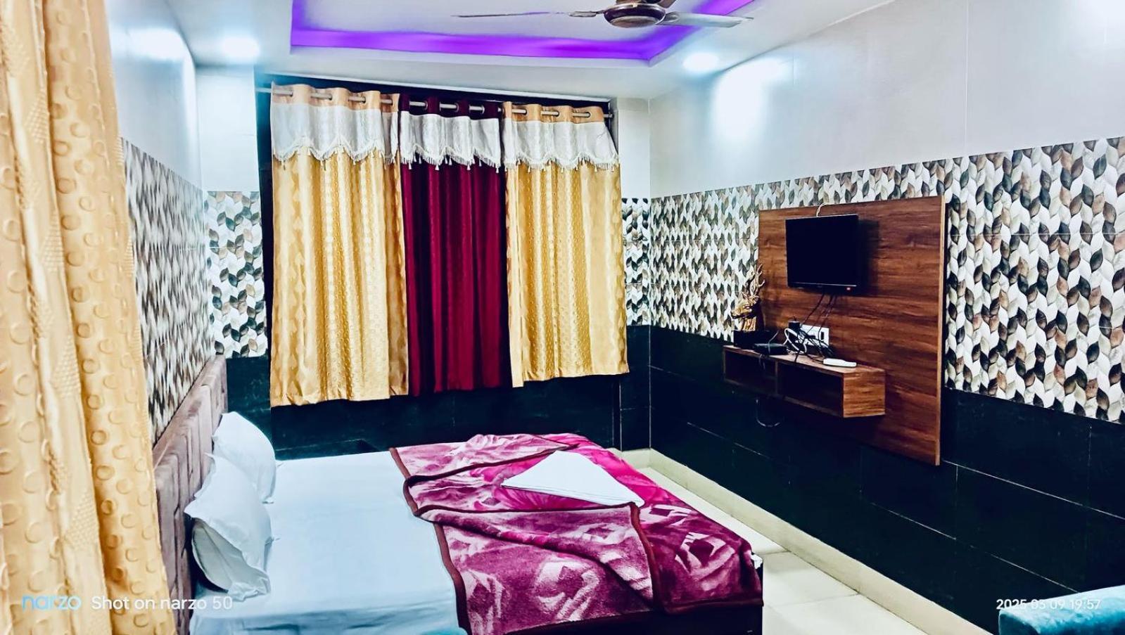 Hotel Vishal Palace Unnao ภายนอก รูปภาพ